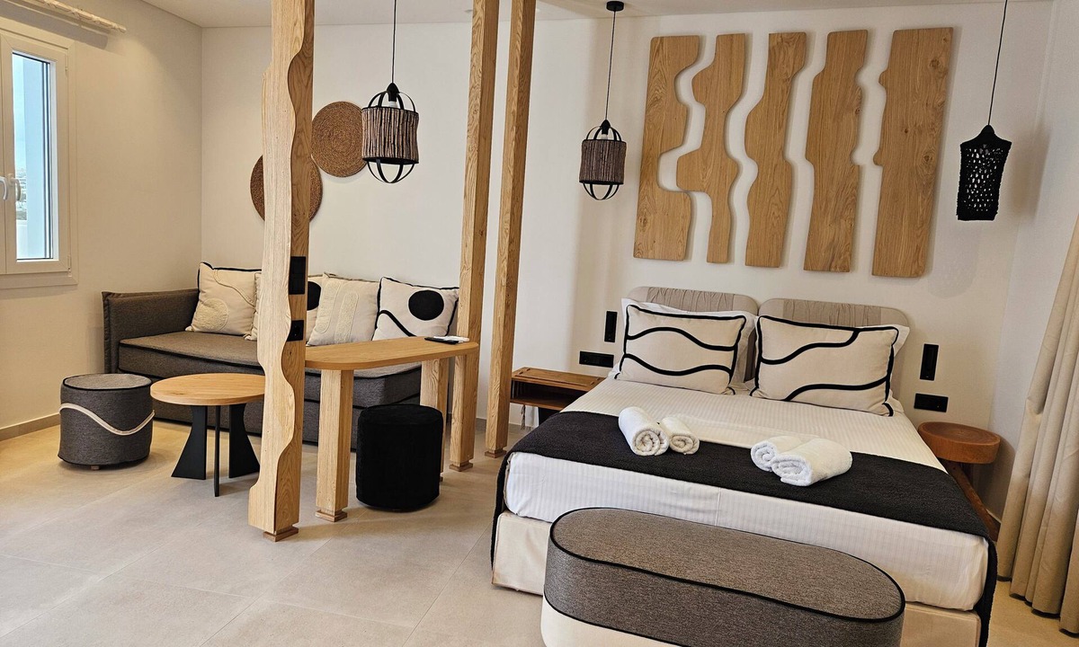 Adamas Apartment | Aristotle Suites, Aura