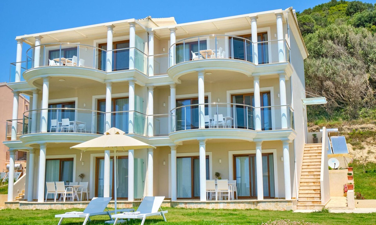 Afionas Apartment | Armikes Beachfront Suite 4 Afionas Corfu