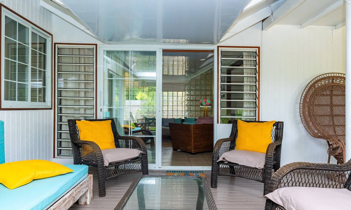 Teavaro House | Aroha Nui Lodge 2BR 5min to Ferry in Teavaro Moorea