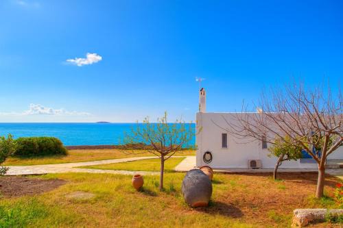 Spetses House | Aroura Homes 4BR Beachfront Villa