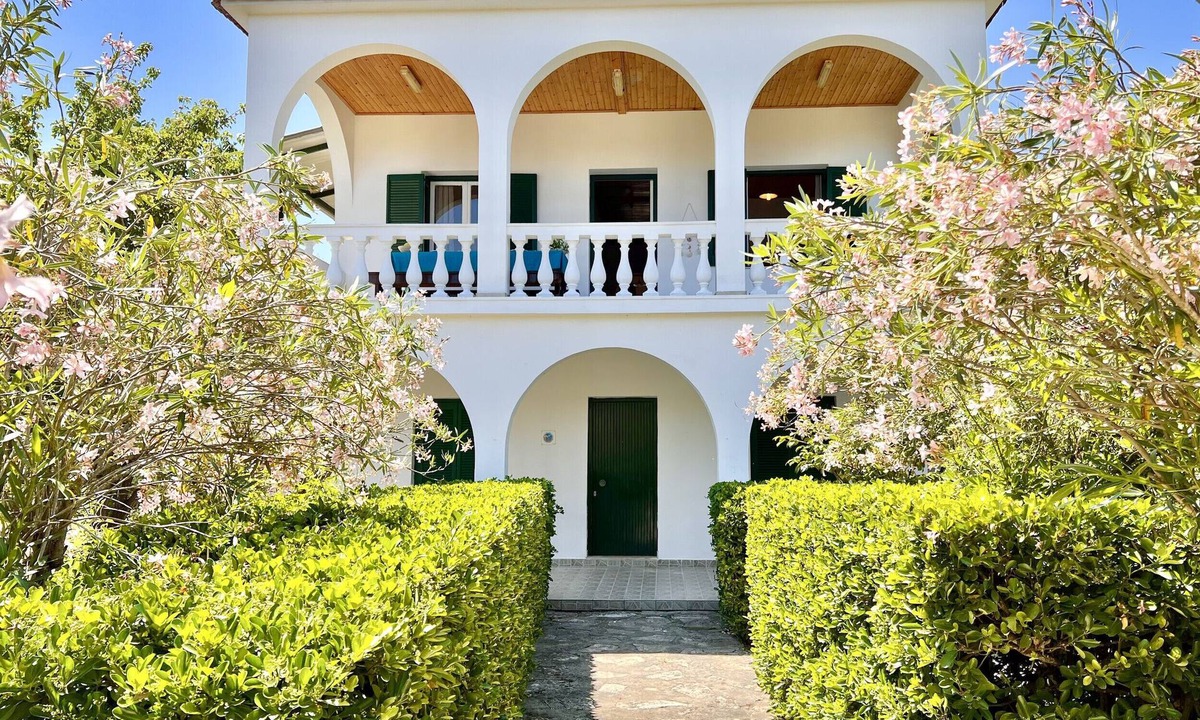 Astrakeri Villa | Astra Beach House in Astrakeri Bay