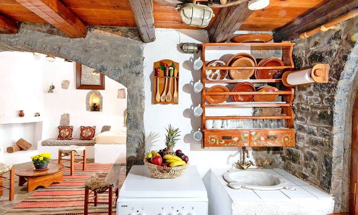 Mavrikiano House | Authentisches kretisches Steinhaus Clio mit Aussicht by Interhome