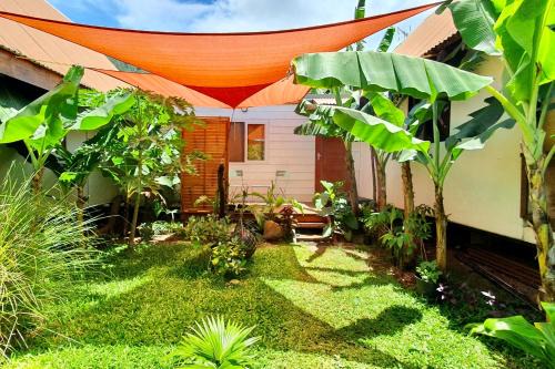 Hauru Apartment | Auti studio direct access to the beach on Moorea with AC -WiFi - Netflix