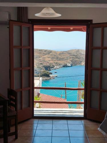 Vari Apartment | Balcony of vari