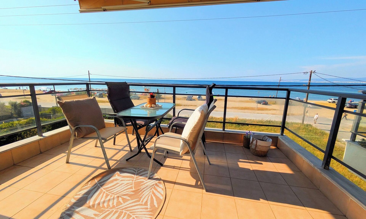 Agia Triada Apartment | Beach front apartment, 20m from the sea, immaculate Thessalonik & bay view