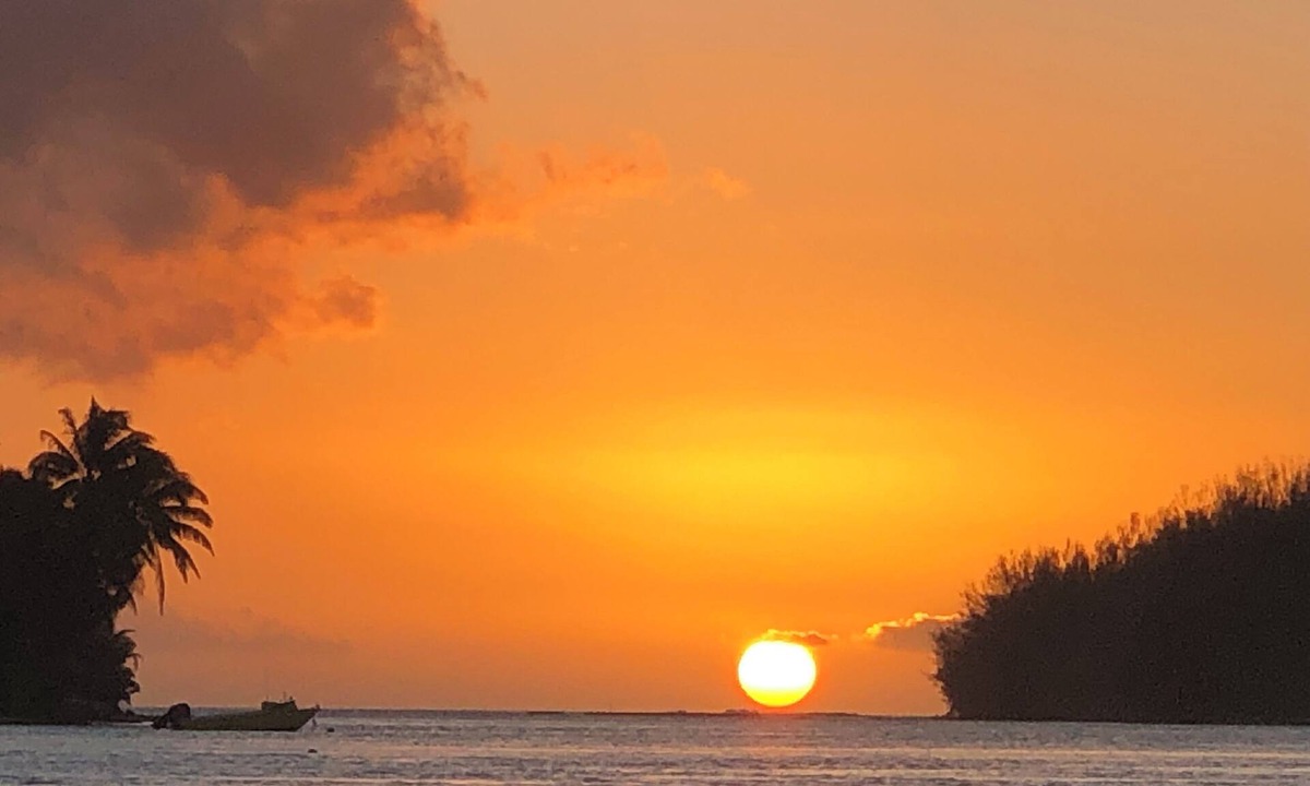 Tiahura House | Beach Lifestyle Bungalow - Steps from the beach, your Dream Escape Starts Here!