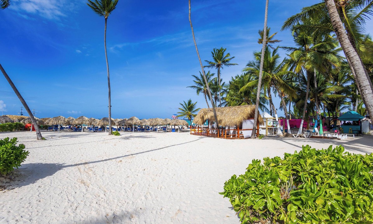 Bavaro Villa | Beachfront 8BR Villa with Pool & Maid