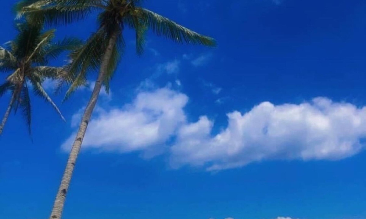 Pinamungajan Cottage | Beachfront and a stunning view of an island