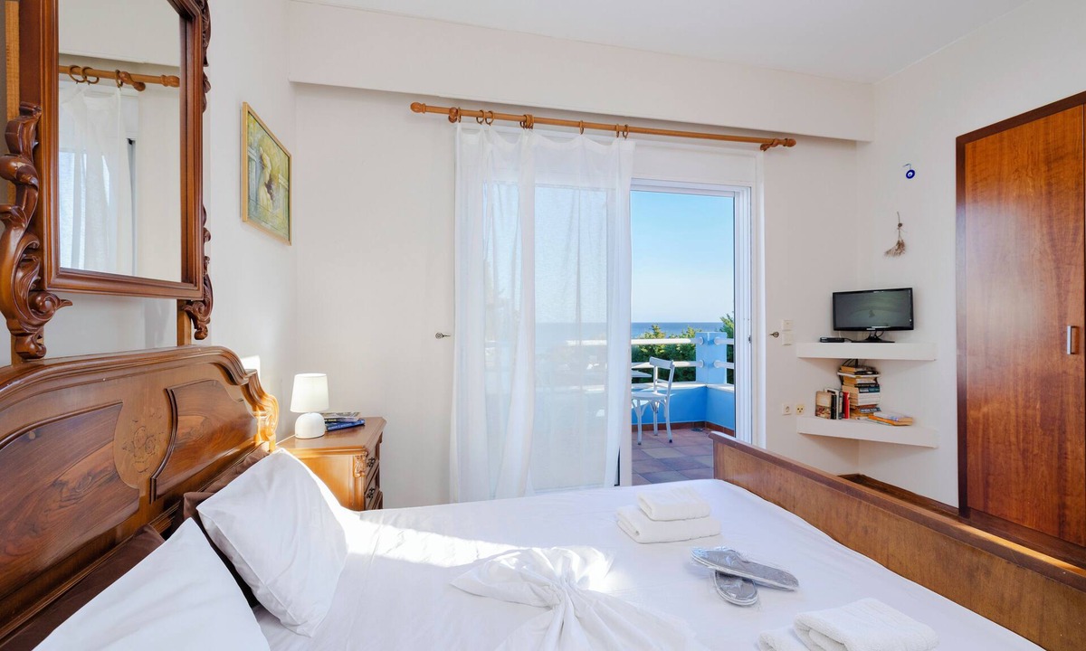 Gennadi Apartment | Beachfront studio Socrates