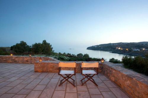 Megas Gialos Apartment | Beachfront Majestic Villa