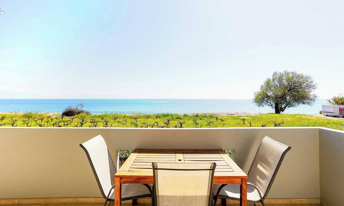 Pylos-Nestoras Apartment | Beachfront Nest Memi, Koroni-Seaheaven House A1