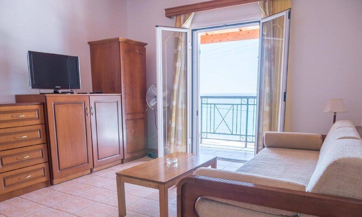 Agios Georgios Pagon House | Beachfront One-Bedroom Apartment