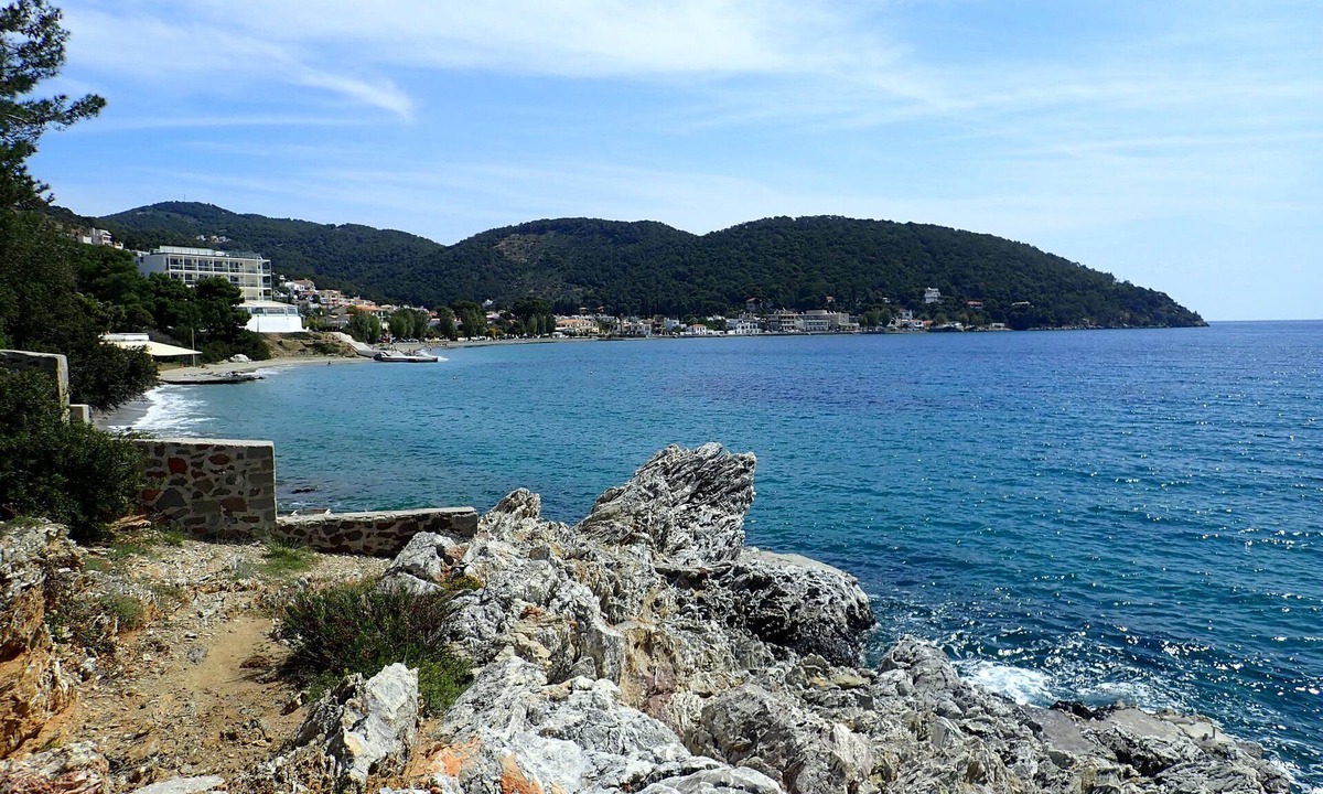 Poros Apartment | Beachfront Residence With Private Path To The Sea