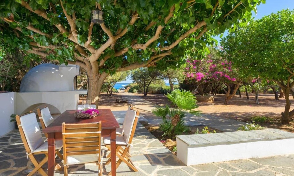 Gennadi Villa | Beachfront Villa Akti