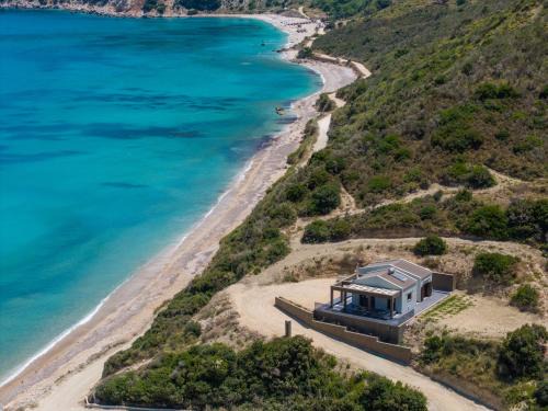 Angon Villa | Beachfront Villa Fteri