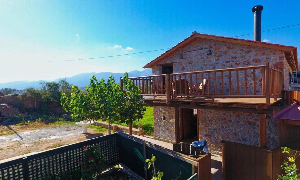 Malia House | Beachfront Villa with Jacuzzi for 4