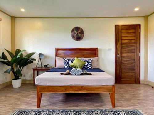 Ormoc House | Beautiful 2BD Farmhouse for 3-10 pax