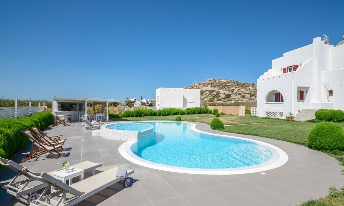 Plaka Villa | Beautiful Naxos Villa | Villa Yellow | 2 Bedrooms | Air-Conditioning