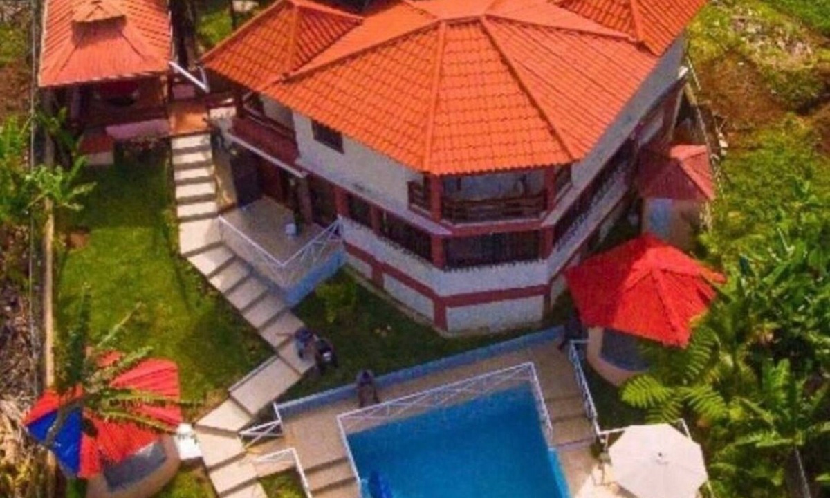Montellano Villa | beautiful old villa to spend time with the family