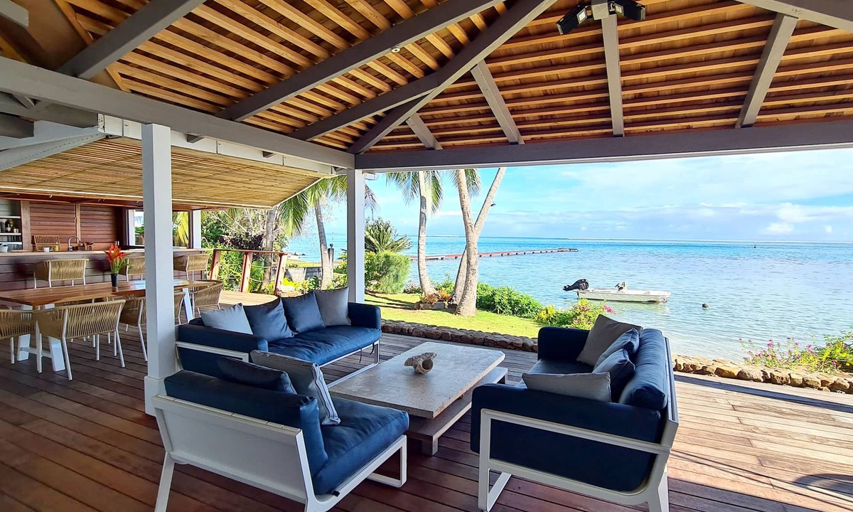 Maharepa House | Beautiful seaside wooden villa in Moorea. 3 bedrooms, 2 bathrooms. Sleeps 6