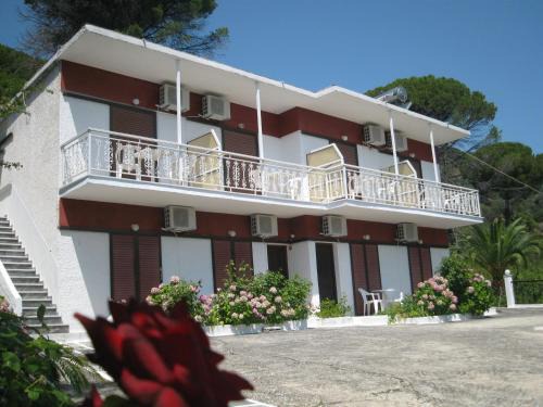 Agia Paraskevi Apartment | Bellina Studios