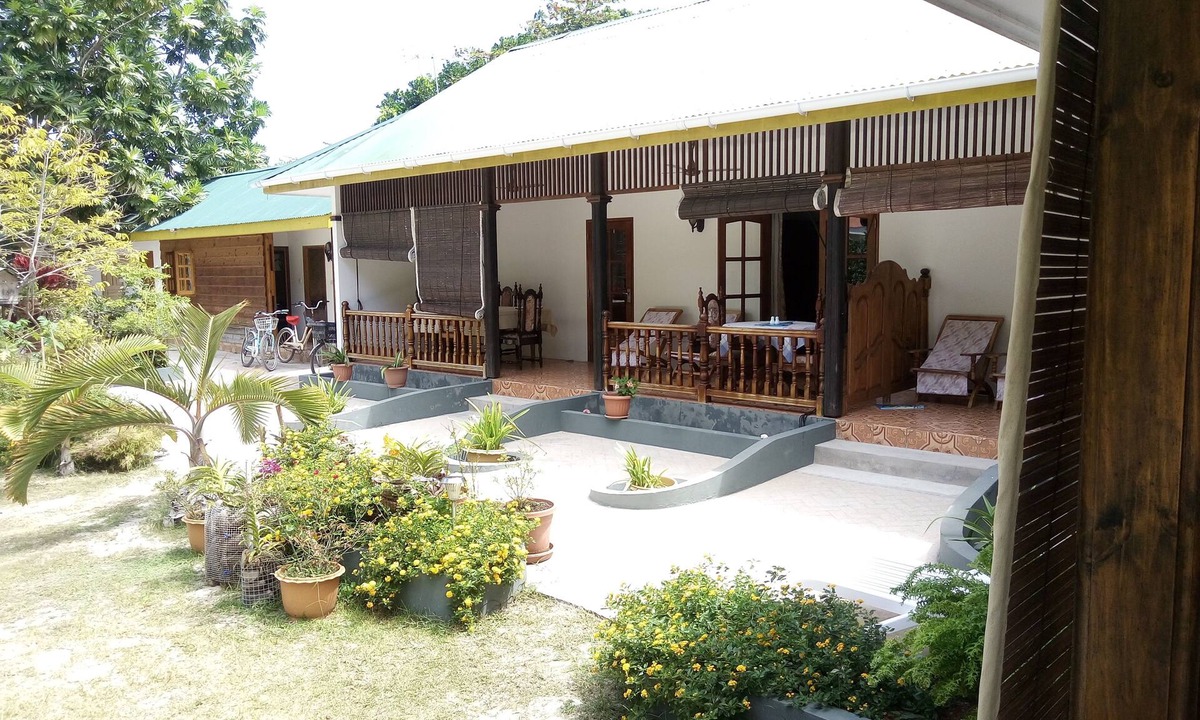 La Passe Bed & Breakfast | Beryl Guesthouse - Koko Room, near village, Anse Severe 5mn by bike