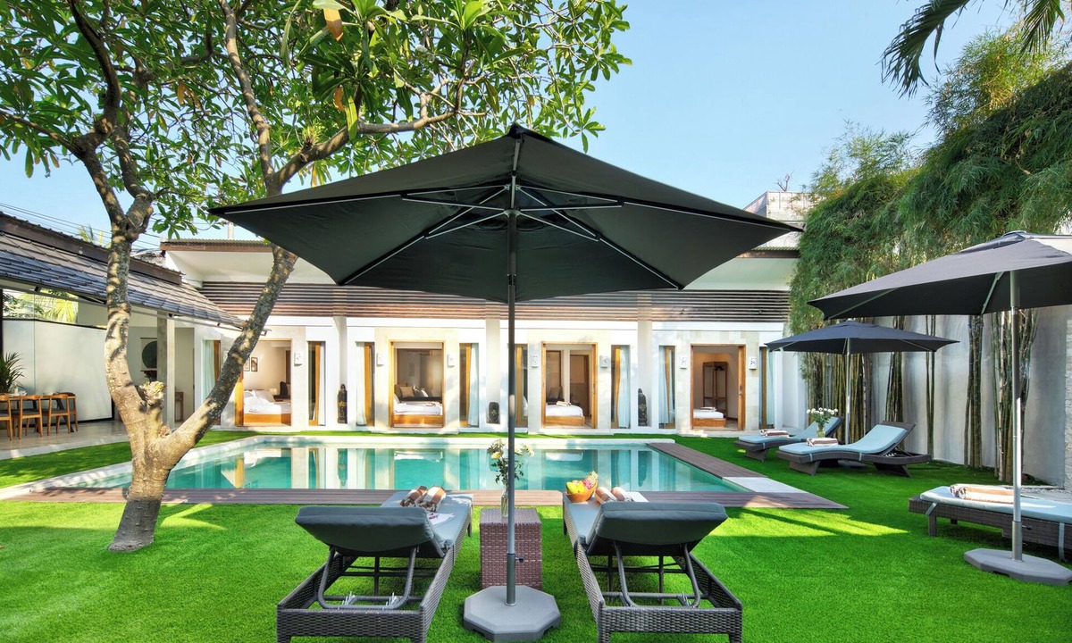 Seminyak Villa | Best Location/9 Bedr Pool Villa/Close To Beach