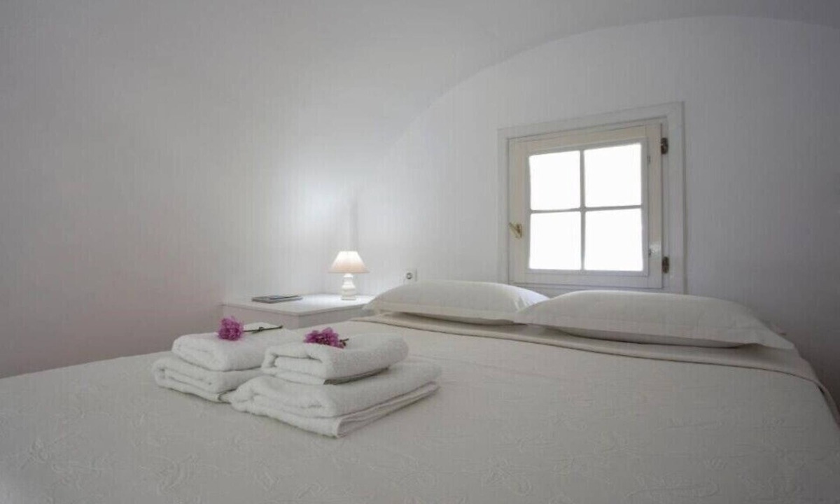 Perissa Apartment | BH849 - C - Suite Santorini