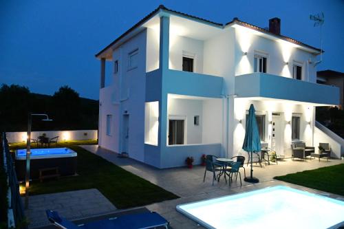 Amaliapoli House | BIG BLUE HOTEL