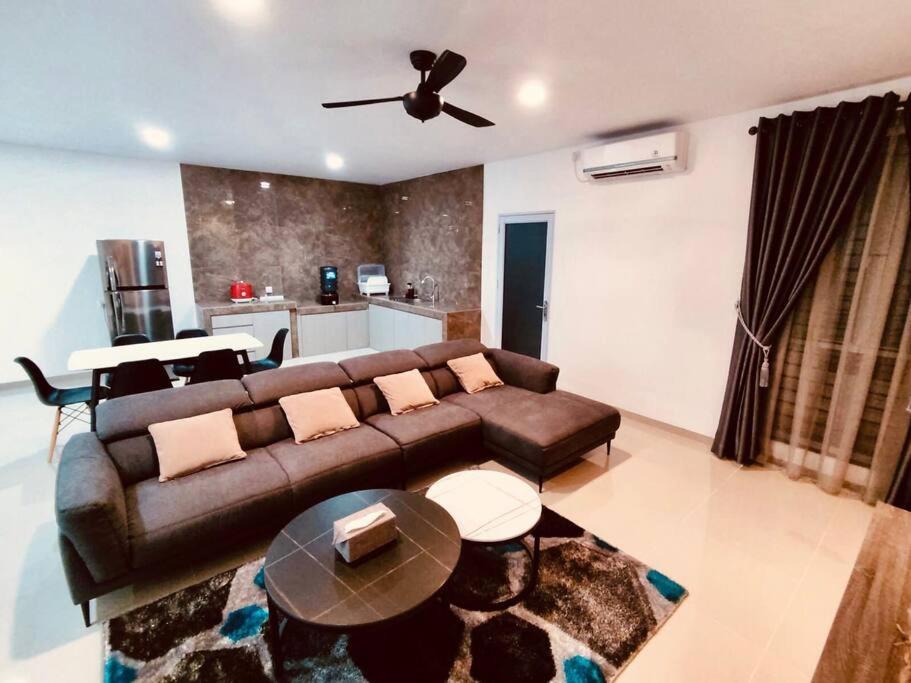 Batam House | Binbaba Homestay - Grand Maganda