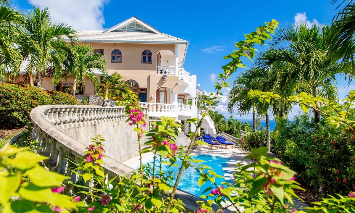Glacis Villa | Blu Vista Villa