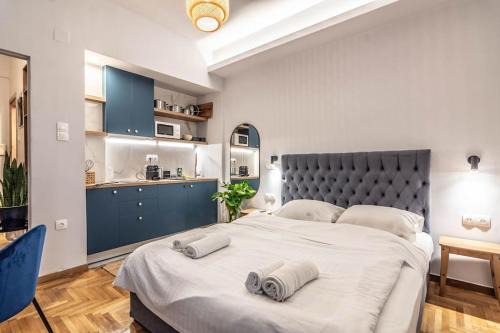 Ampelokipoi Apartment | Blue Truffle