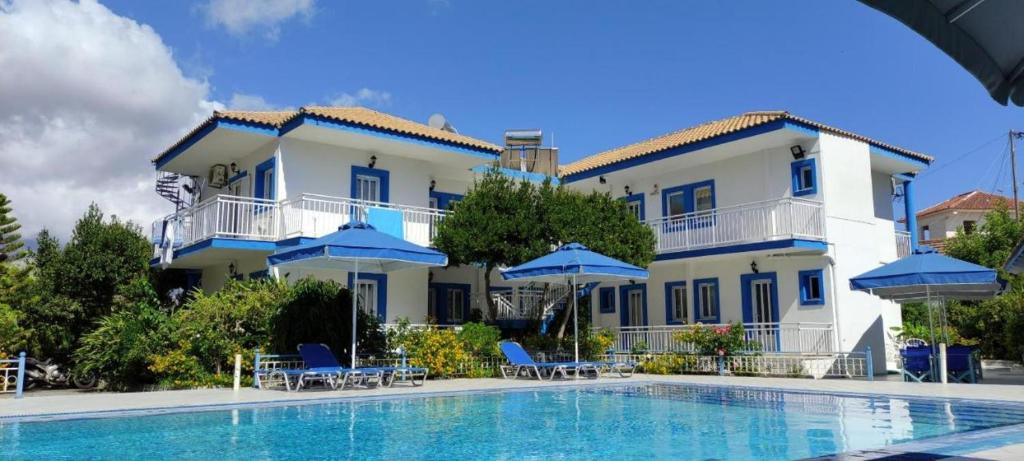 Kerameies Apartment | Blue White Apartments - Kefallonia Poolside Retreats