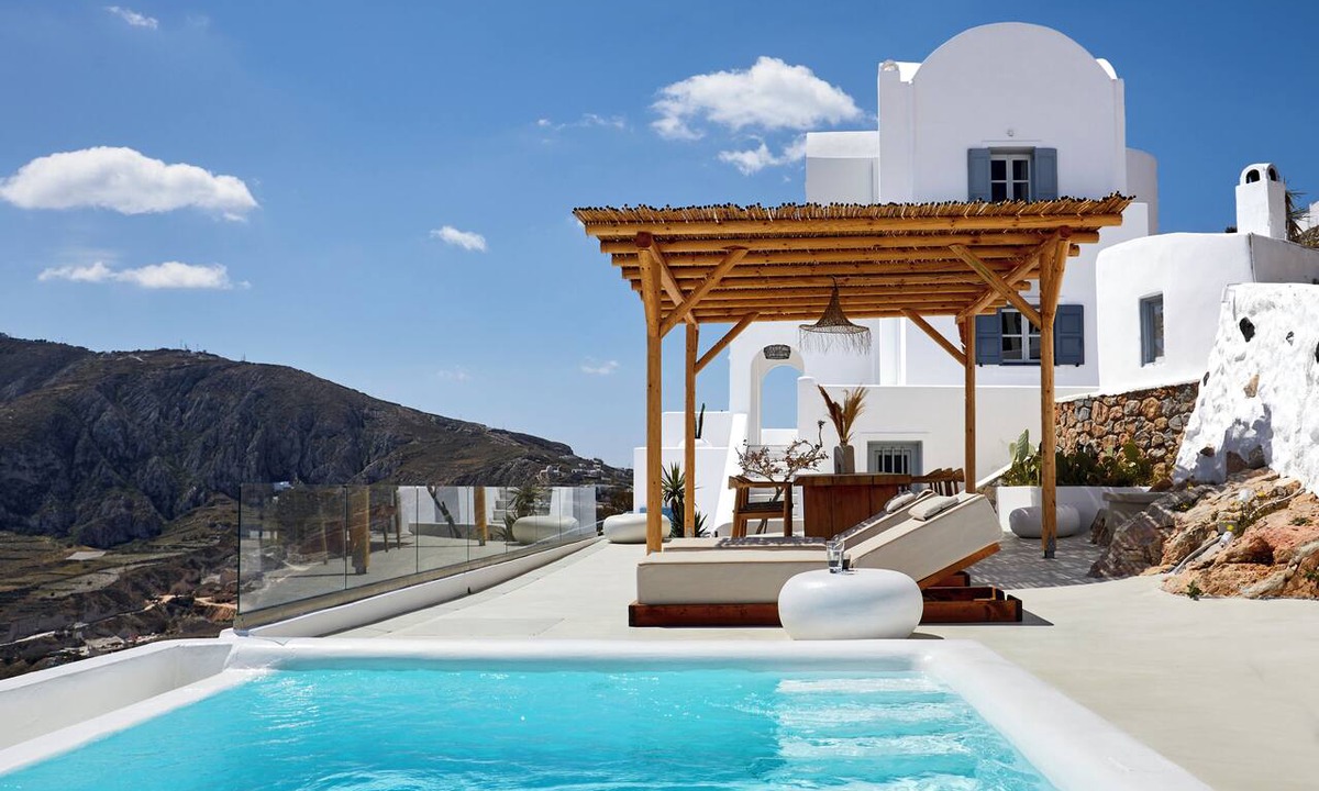 Pyrgos Hotel | Bluewhite Suites & Villa Santorini