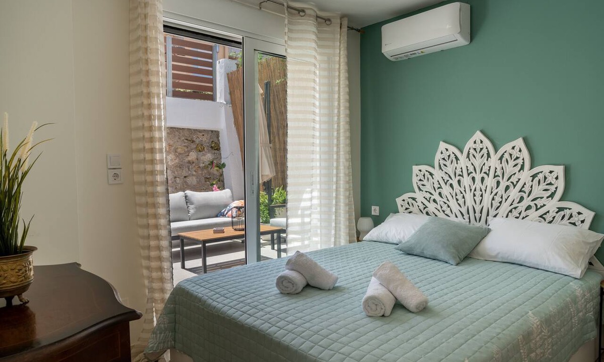 Halepa Apartment | Boho style apartment with spacious front yard in historical district of Chania