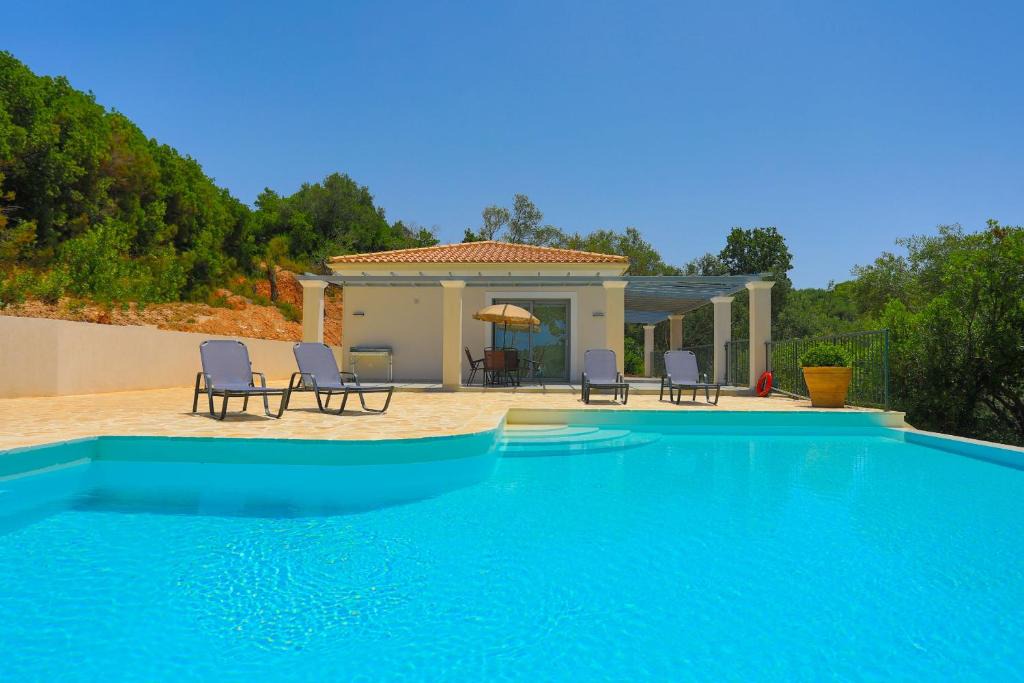 Petaleia Villa | Brand New Villa Loki with Large infinity pool WiFi and Sea Views