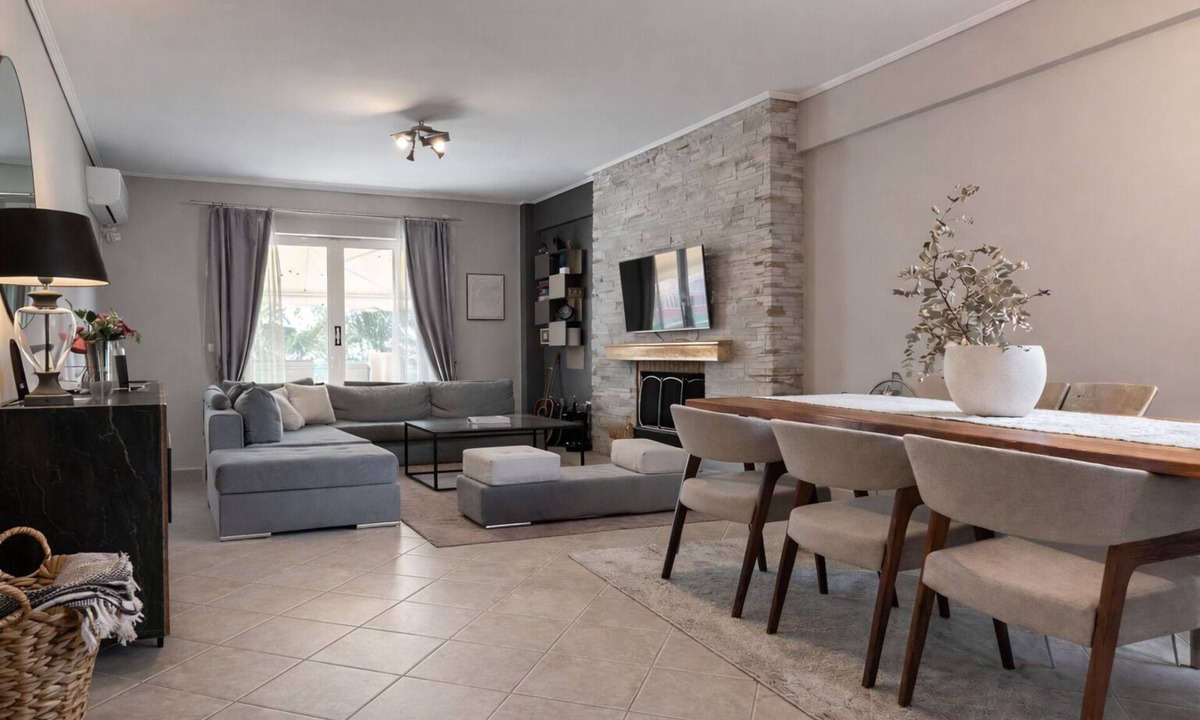Glyfada Apartment | Bright and Spacious 80sqm Apartment/Balcony