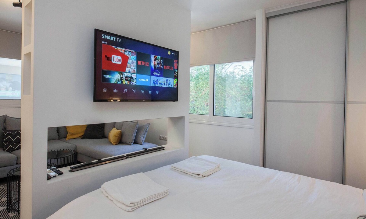 Agia Paraskevi Apartment | Bright Minimal 1 Bd Apt in Calm Agia Paraskevi