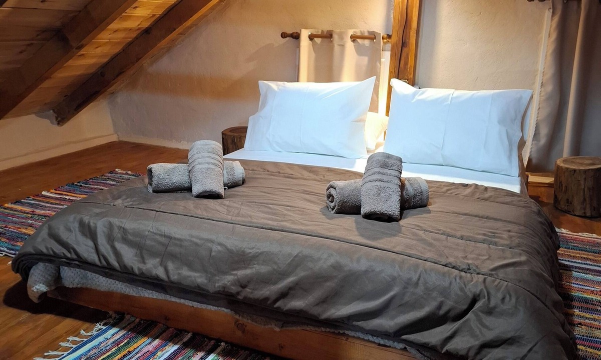 Kymi-Aliveri Apartment | Brilliant 1-bedroom apartment with AC in charming Manikia