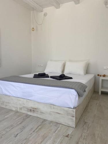 Aroniadika Apartment | Brizo - TCupStudios
