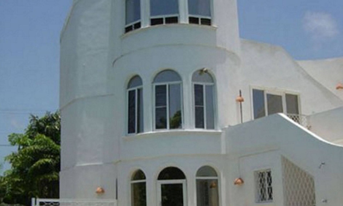 La Mulata Apartment | Budget room in Dominican house with pool