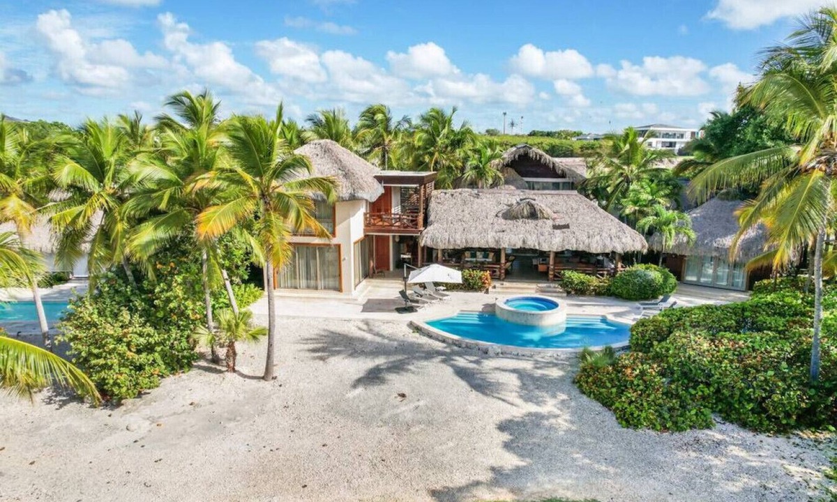 Punta Cana Villa | Caleton 16: Golf & ocean view, full staff, pool, Jacuzzi & Eden Roc Beach Club