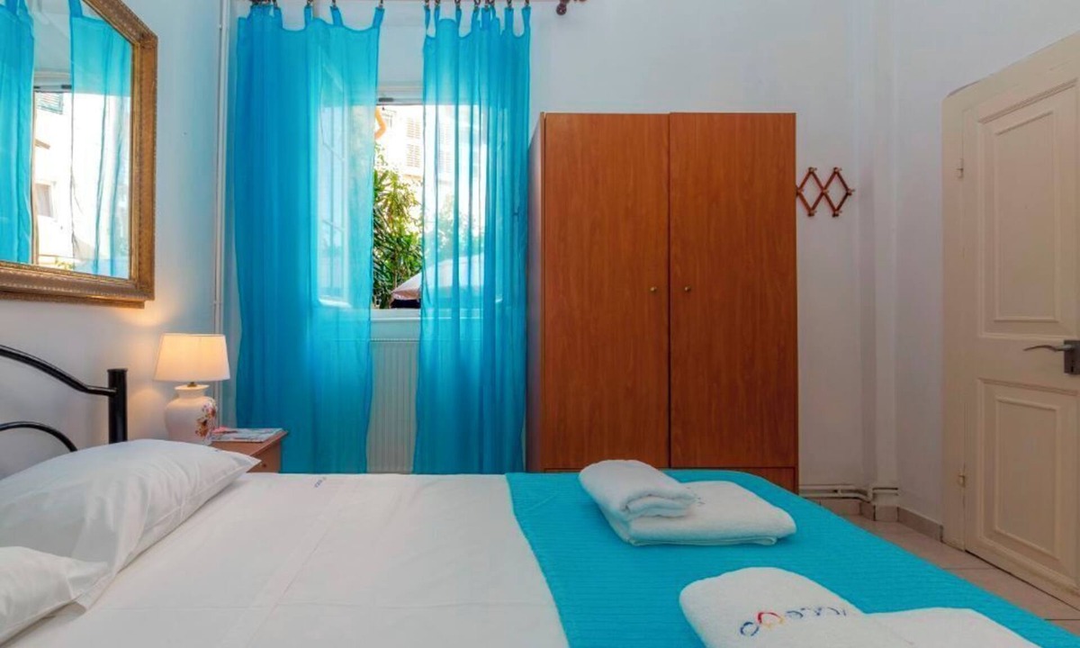 Old Town Apartment | Campiello Blue Studio - Central cozy studio with garden in Corfu old town