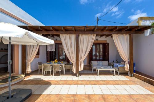 South Rhodes House | Casa Aestas