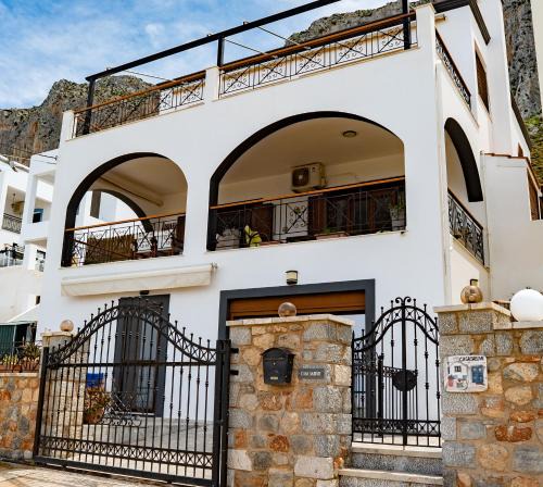 Massouri Villa | Casa Sabine