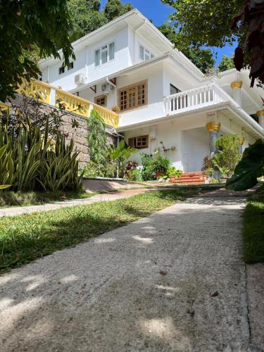 Baie Ste Anne Apartment | Cavern Apartments