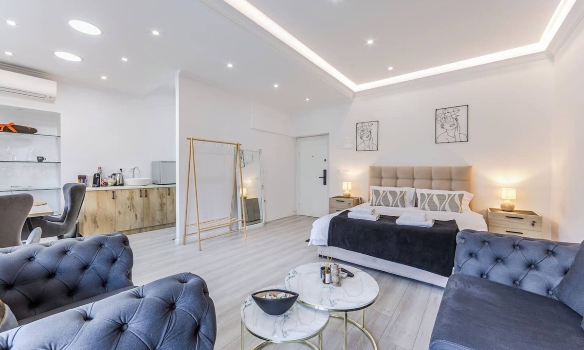 Blloku Apartment | Central Comfy Spot | Studio for 2 with Wi-Fi by PikHost