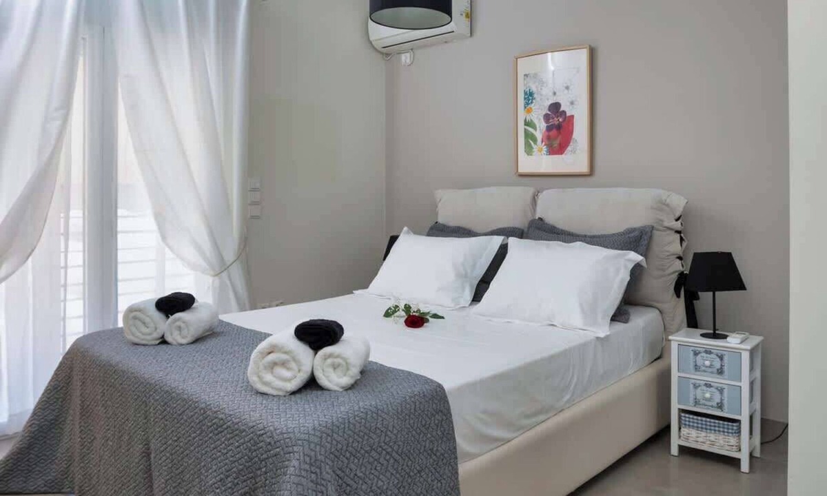 Ilisia Apartment | Central & Spacious Athenian Penthouse Getaway