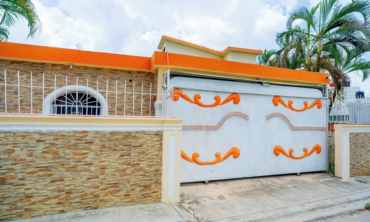 Higuey House | Charming 3-bedroom house with wifi and AC in Higuey, have a local experience!