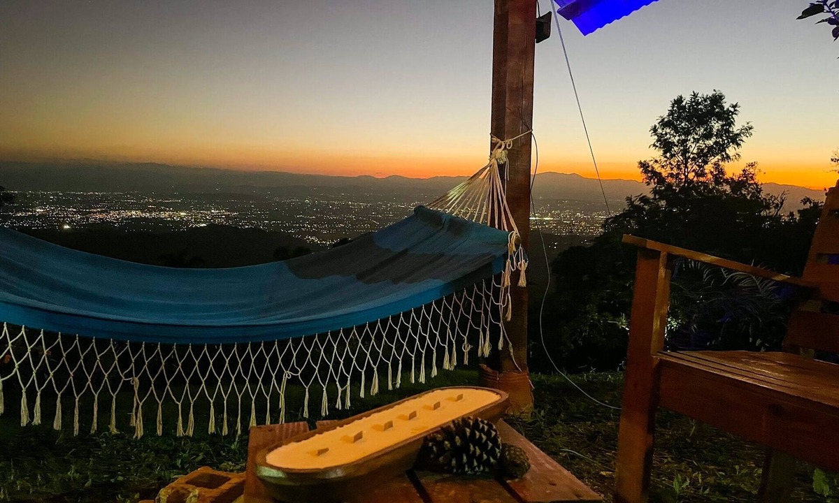 Moca Cabin | Charming Cabin with Breathtaking Valley Views